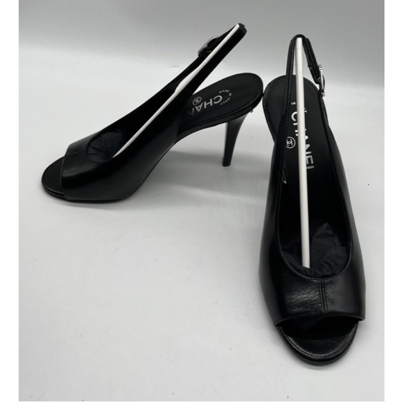 NIB CHANEL Black Leather Slingback Peep Toe Interlocking CC Logo Heel sz 38.5 - Picture 1 of 6